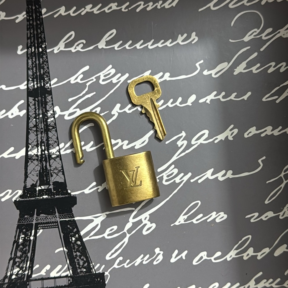 Louis Vuitton Gold Padlock - Picture 6 of 6